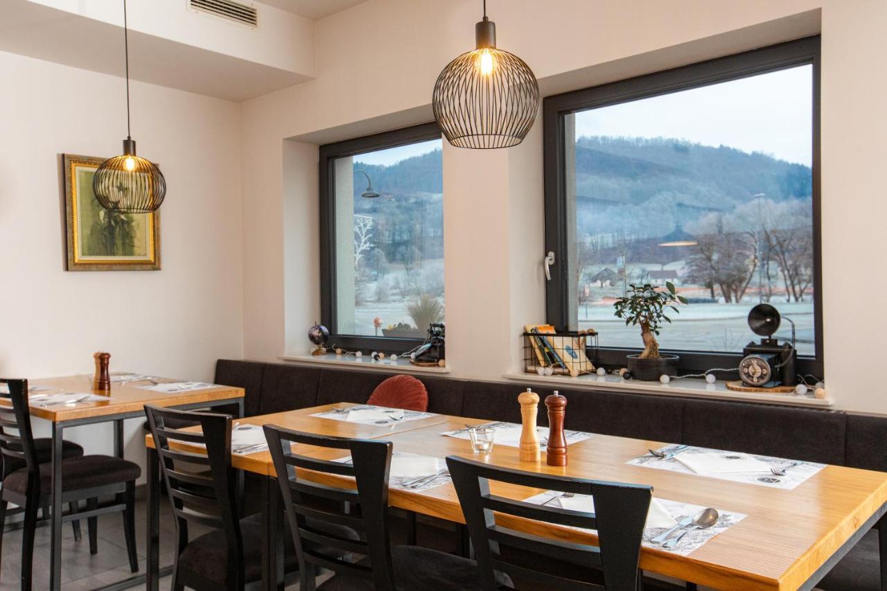 Kozjanski Dvor Podčetrtek Exteriör bild