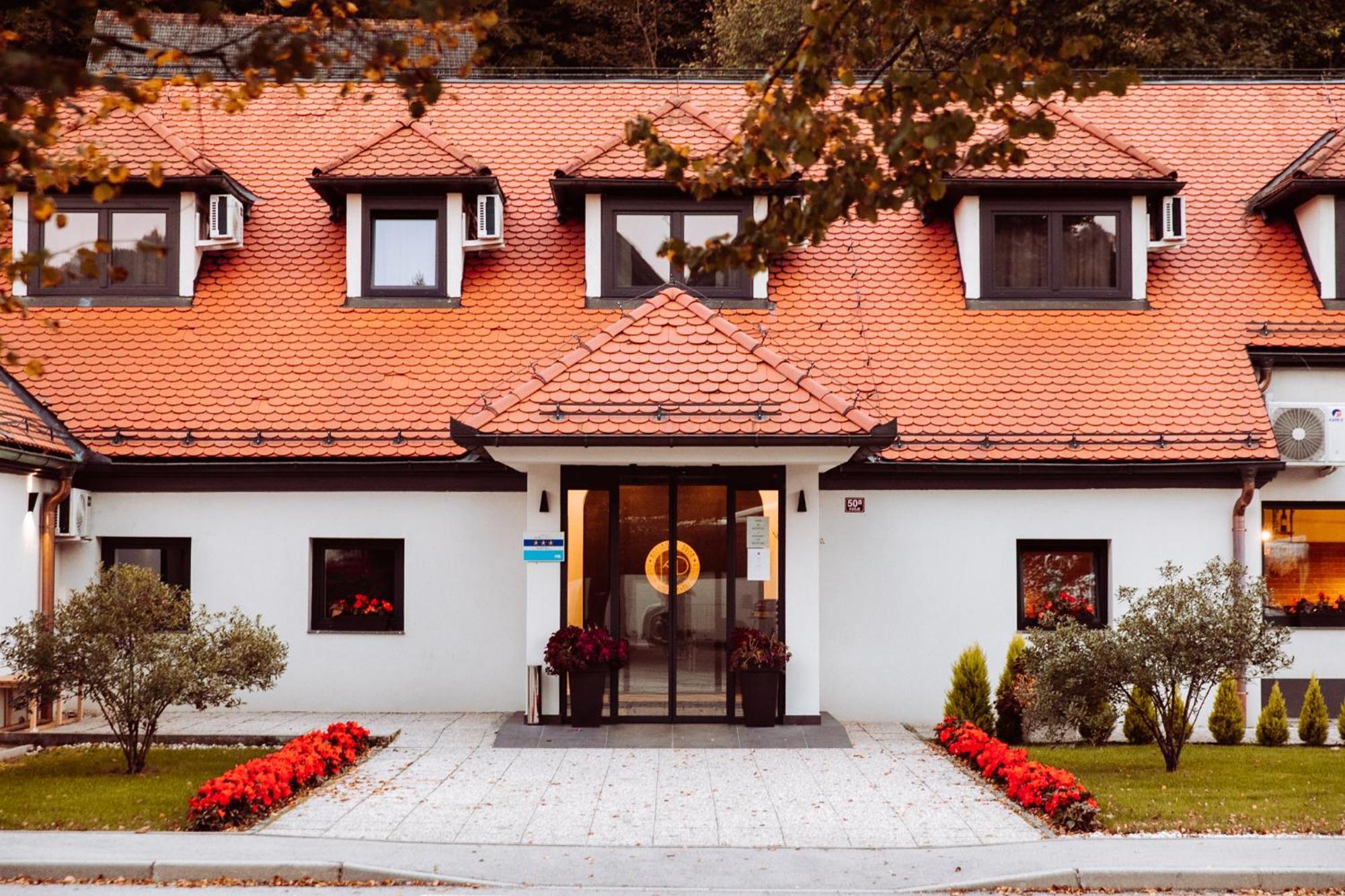 Kozjanski Dvor Podčetrtek Exteriör bild